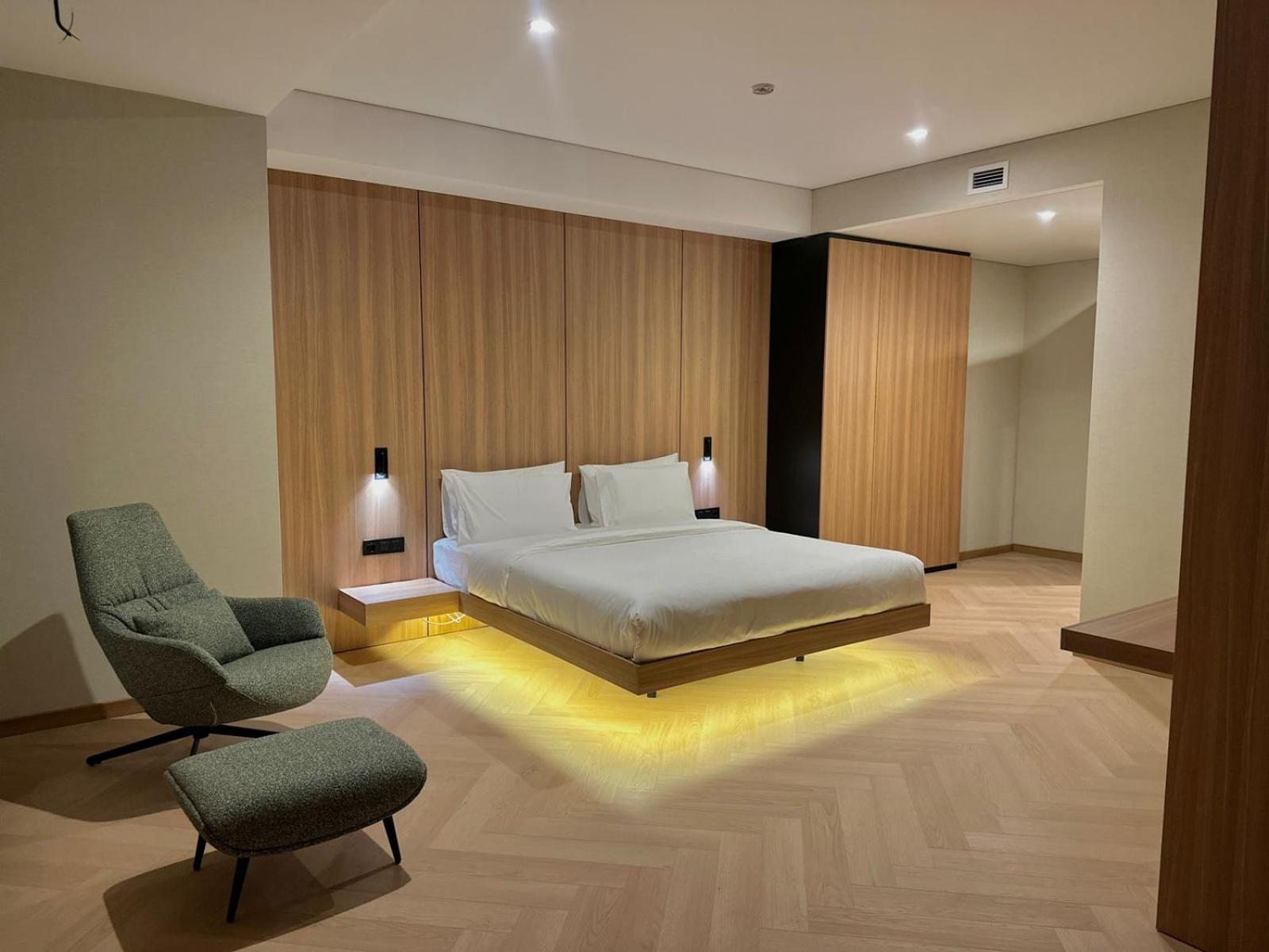 Resident Hotel Abay Алматы Экстерьер фото