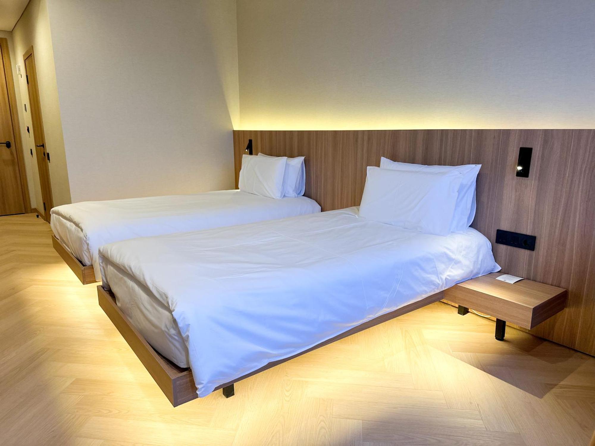 Resident Hotel Abay Алматы Экстерьер фото